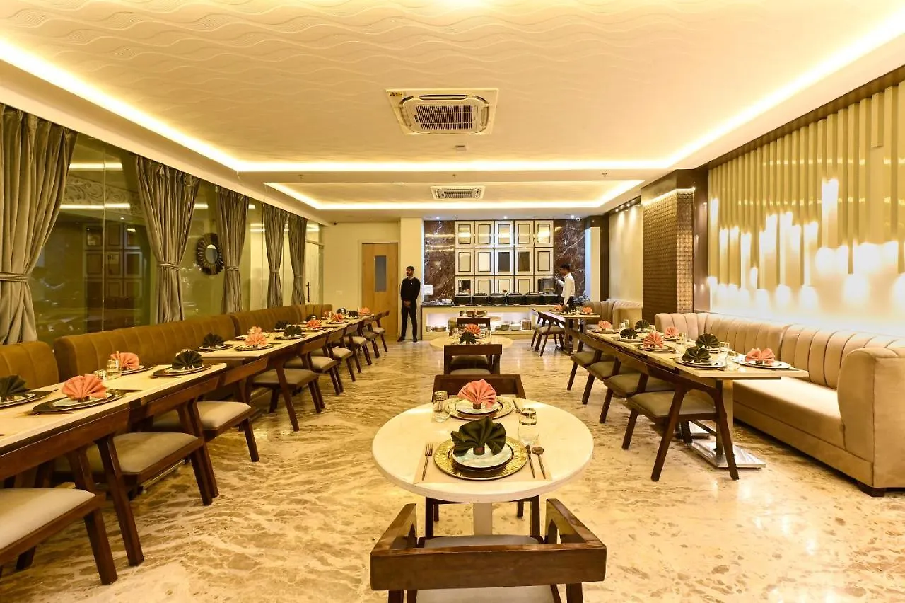 Hotel Avalon Palms Agra Índia