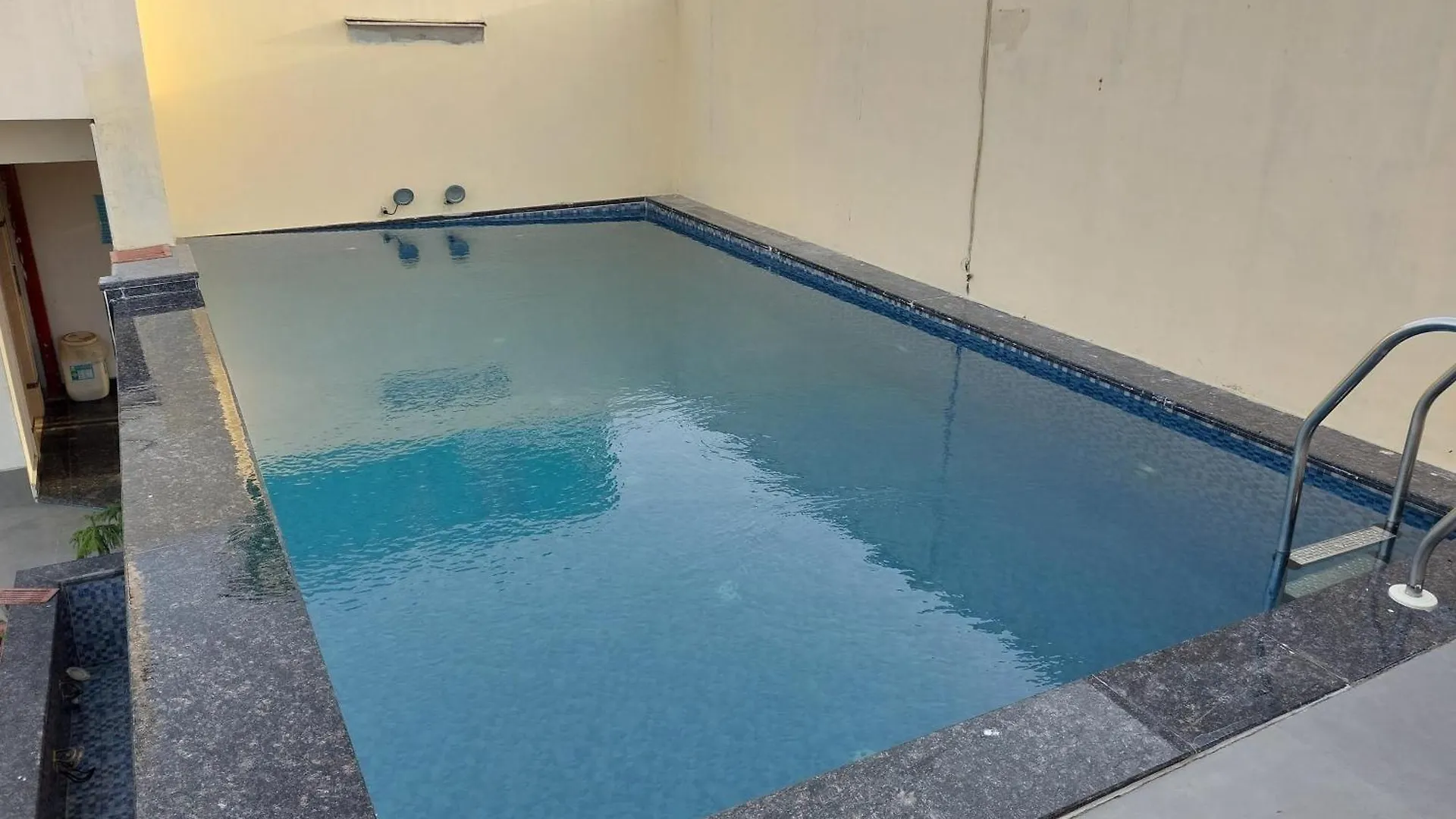 Hotel Avalon Palms Agra